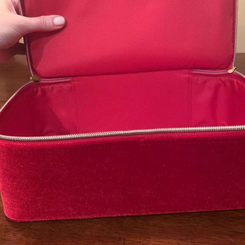 Absolutely stunning authentic Estee Lauder brand new large cosmetic velour case